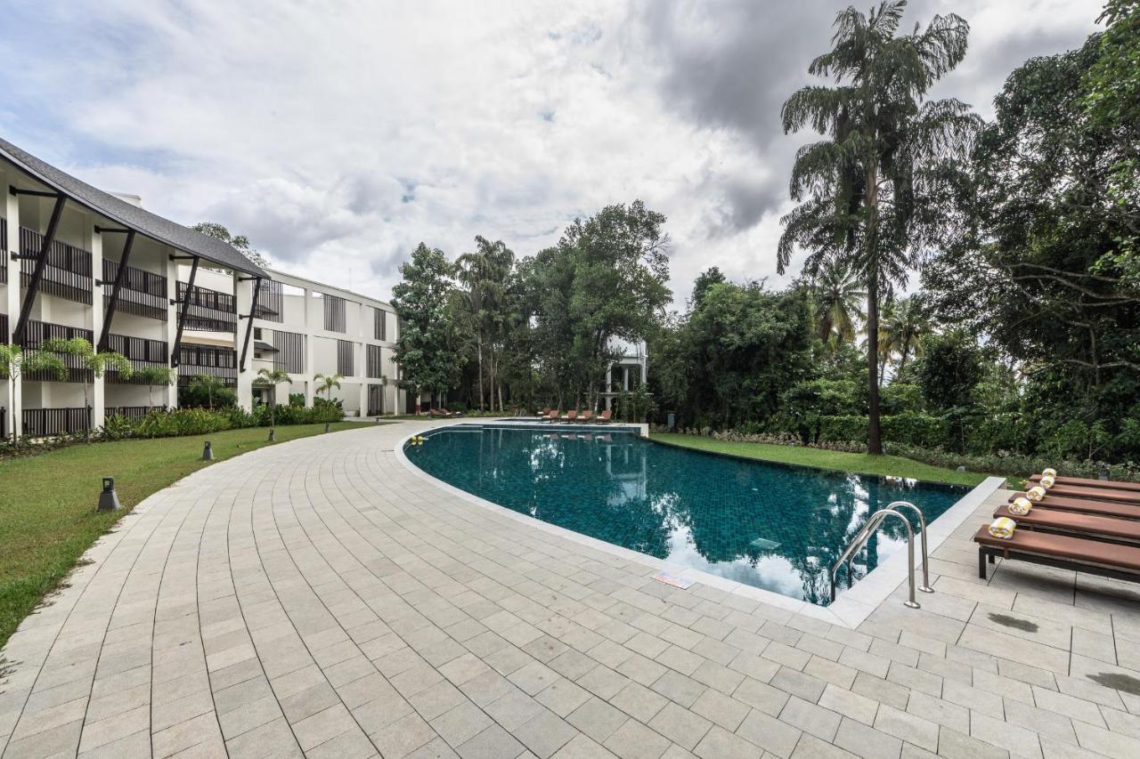 Hotel Club Mahindra Ashtamudi Nīndakara Exterior foto