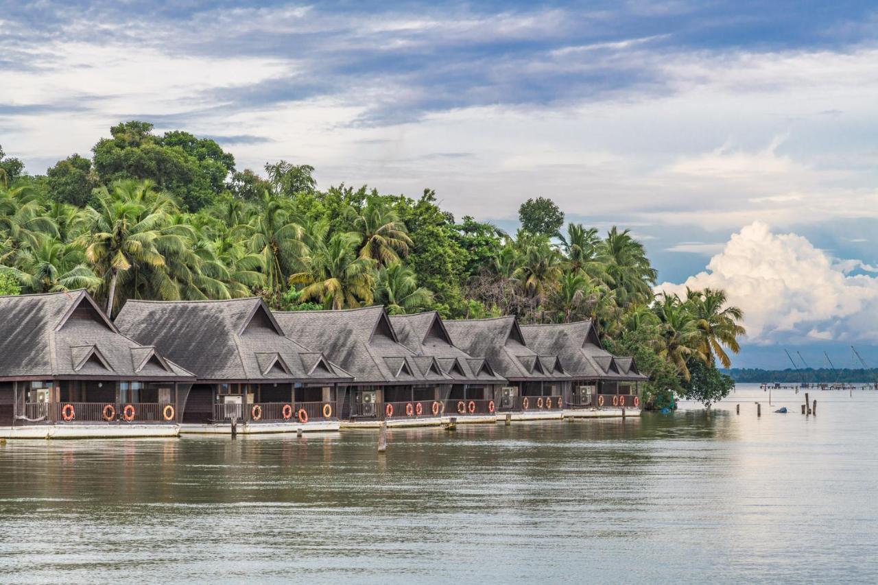 Hotel Club Mahindra Ashtamudi Nīndakara Exterior foto