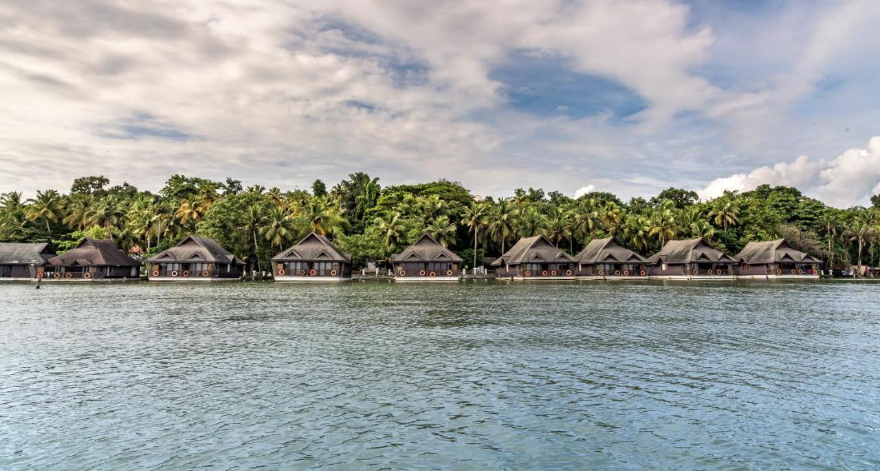 Hotel Club Mahindra Ashtamudi Nīndakara Exterior foto