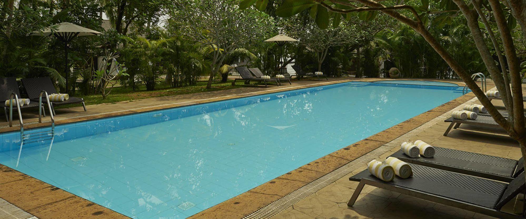 Hotel Club Mahindra Ashtamudi Nīndakara Exterior foto